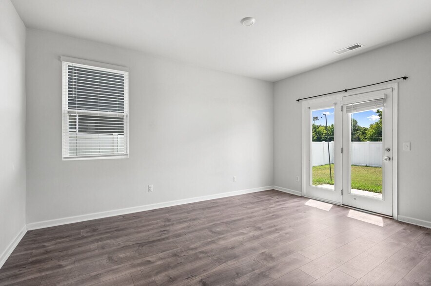 Building Photo - 7277 Sunny Parks Dr