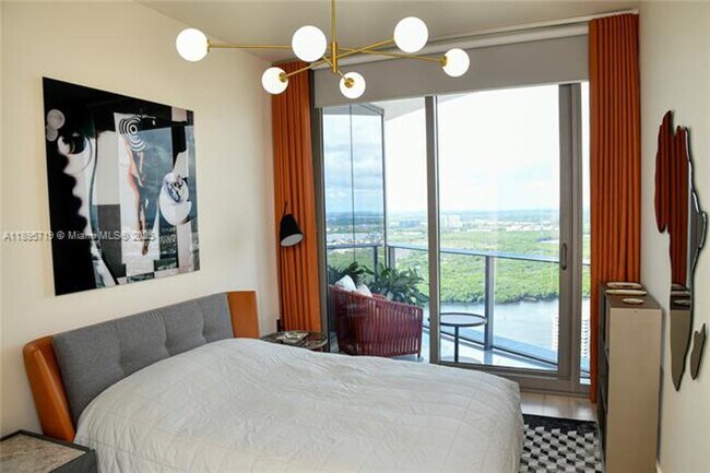 Building Photo - 15701 Collins Ave