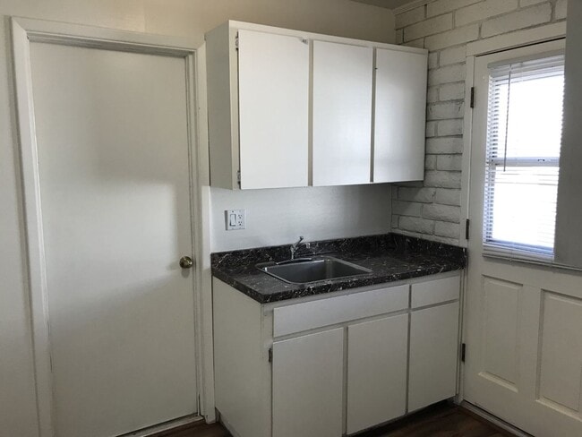 Building Photo - NEW LOWER PRICE!  Call for a showing. (928) 453-2606