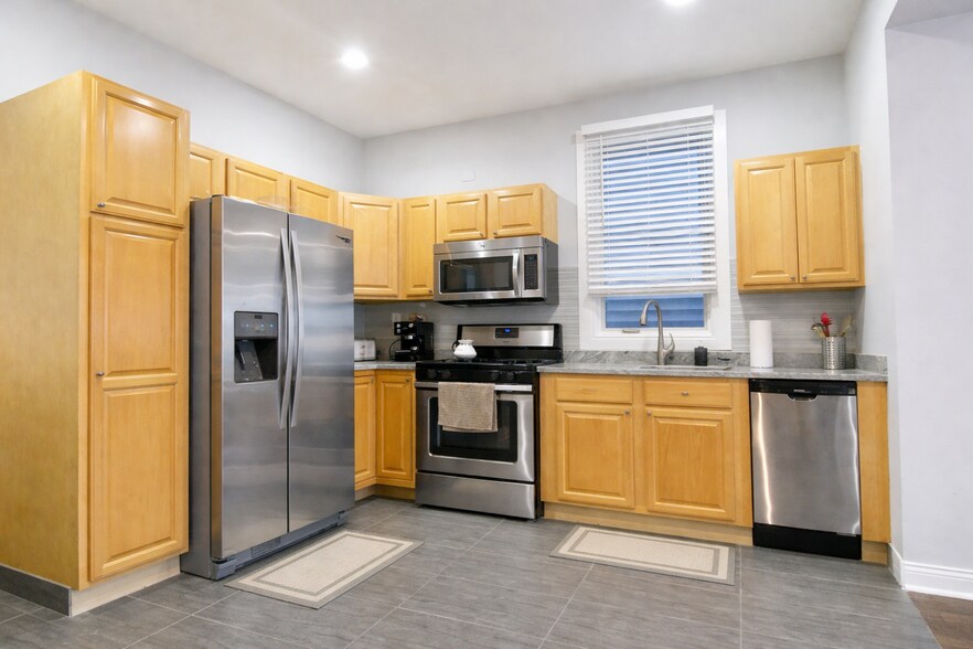 Building Photo - 1929 N Richmond St