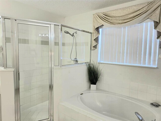 Building Photo - 1027 Balmoral Dr
