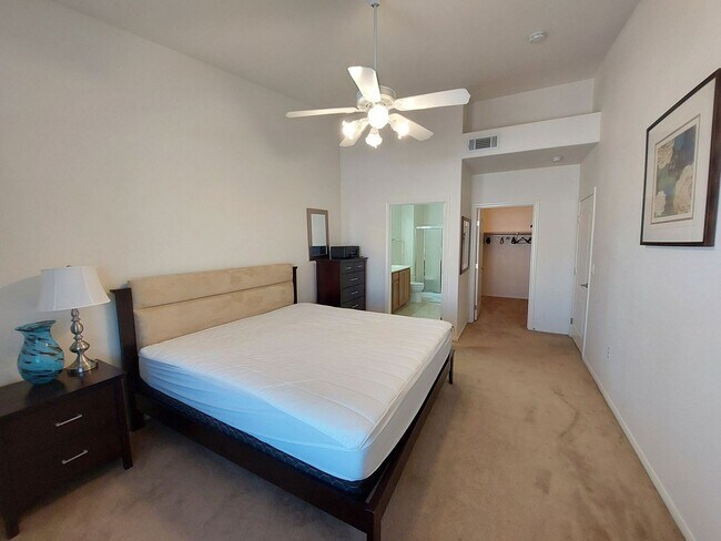 Building Photo - SOUTHWEST - SUNSET CLIFFS