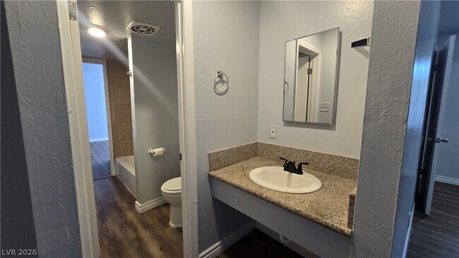 Building Photo - 716 N 11th St