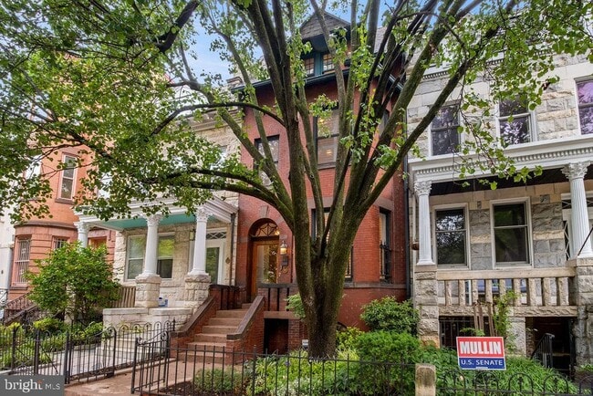 Primary Photo - 1120 East Capitol St NE