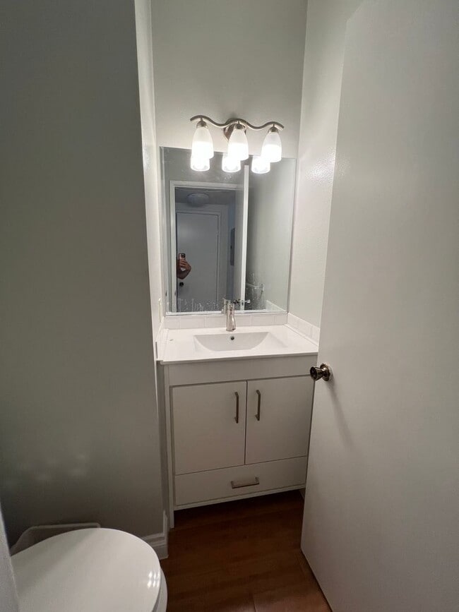 Building Photo - 3 bed, 2 1/2 bath Thousand Oaks Townhome