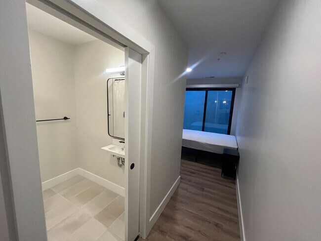 Building Photo - 225 Vine St NW