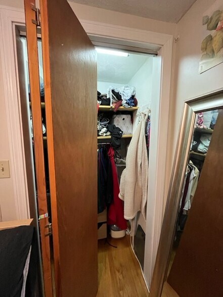 Building Photo - 144 Thorndike St