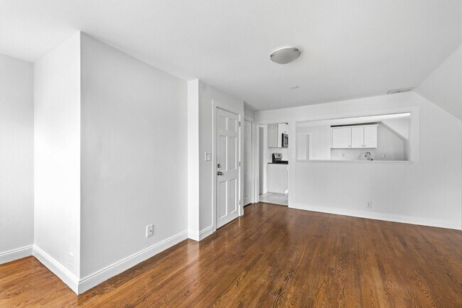 Building Photo - 17 Forest Ave