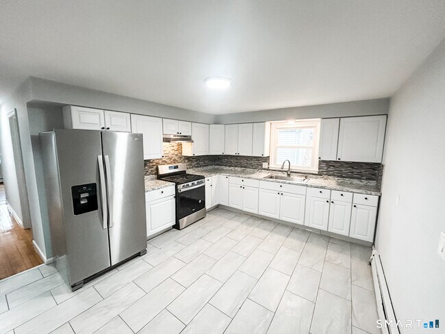 Building Photo - 1254 Reservoir Ave