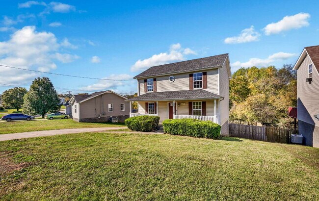 Building Photo - Amazing 3 bedroom 2 bathroom close to Fort...