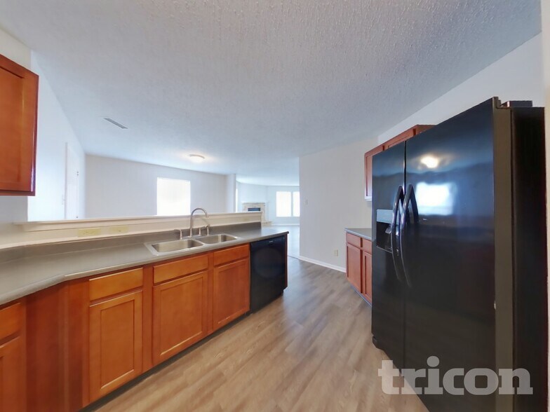 Building Photo - 5624 W Littleton Dr