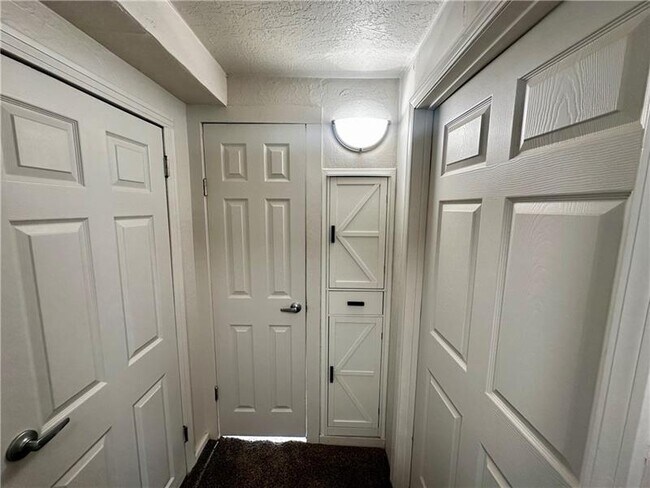 Building Photo - 710 Locust St