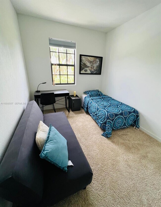 Building Photo - 711 SW 11th St