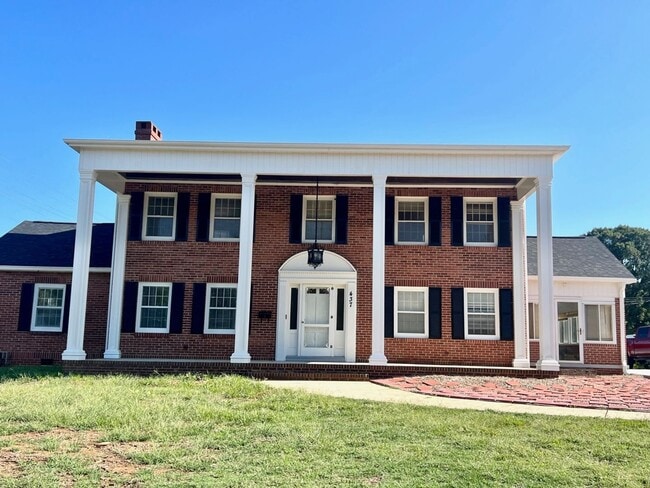 Building Photo - 437 Banks St