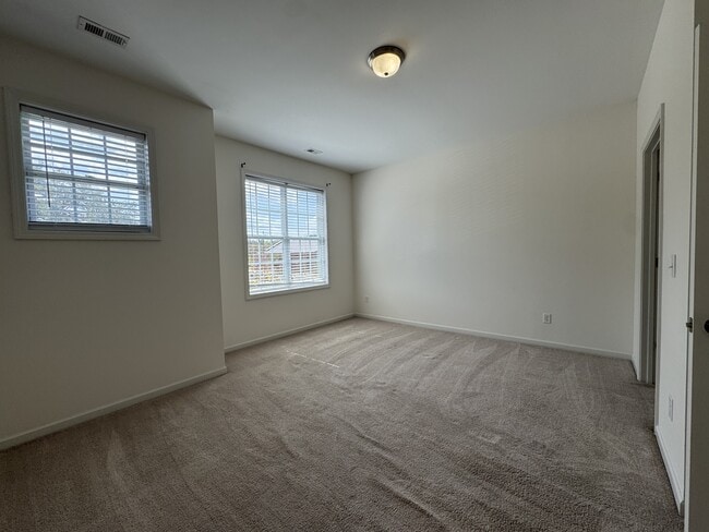 Building Photo - 53 Dresser Ln