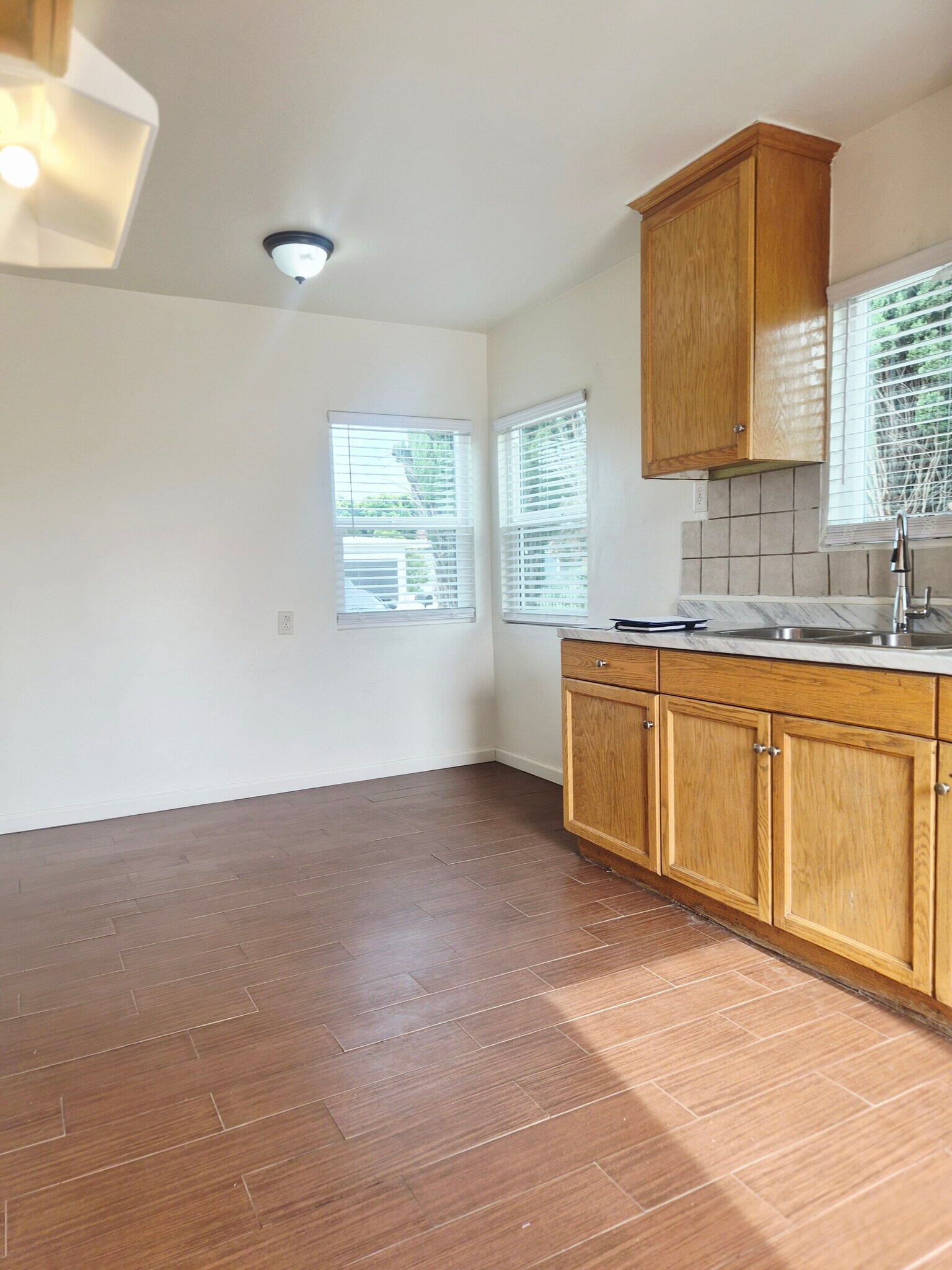 Building Photo - 9943 Catawba Ave