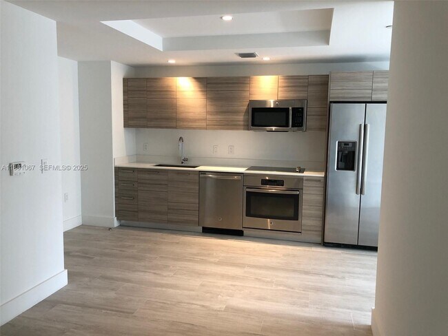 Building Photo - 121 NE 34th St