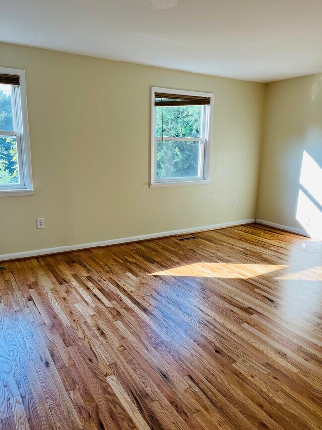 Building Photo - 2 Wimbledon Ln