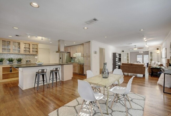 Building Photo - 1909 Winsted Ln