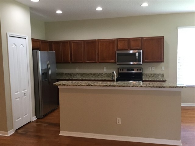 Building Photo - 7729 Grasmere Dr
