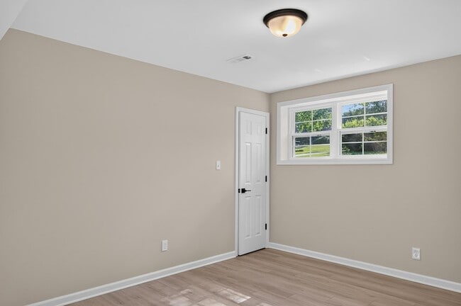 Building Photo - 9512 Heathwood Dr