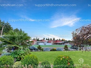 Building Photo - "Charming Bellevue Retreat: Spacious 2-Bed, 2-Bath with Finished Basement!"