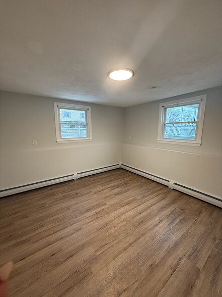Building Photo - 33 Bristow St