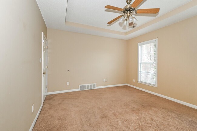 Building Photo - 1135 Hoska Cove