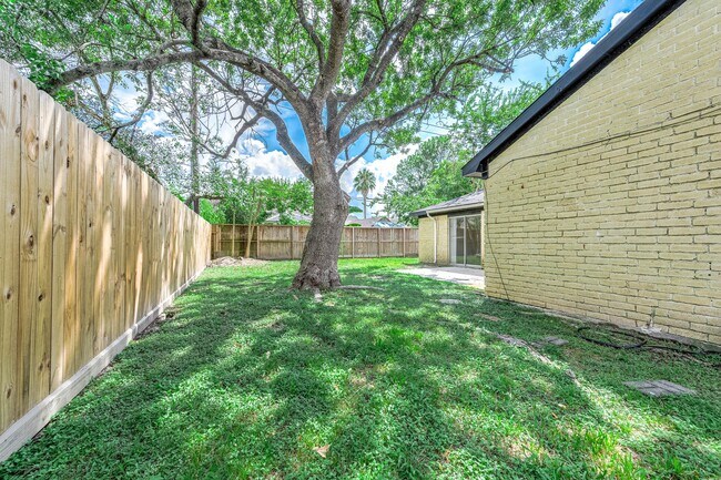 Building Photo - 10230 Trade Winds Dr
