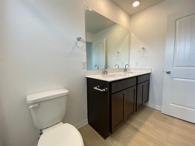 Building Photo - 432 Brody Ln