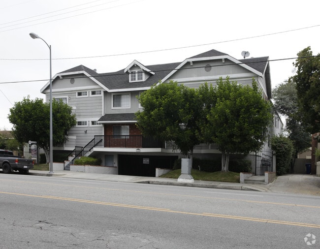 Building Photo - 12249 Oxnard St