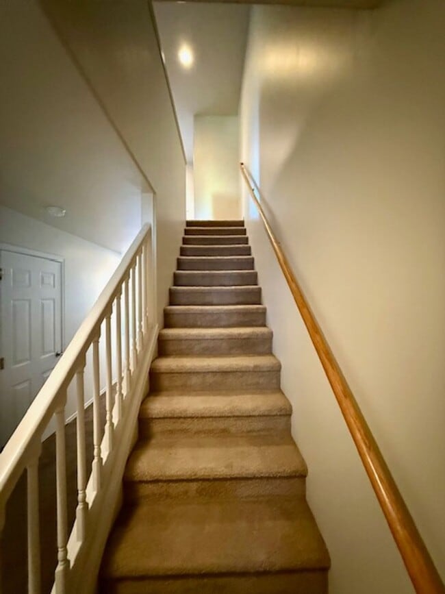 Building Photo - 3 Bedroom, 2.5 Bathroom Townhouse; Short Drive to MSU Campus