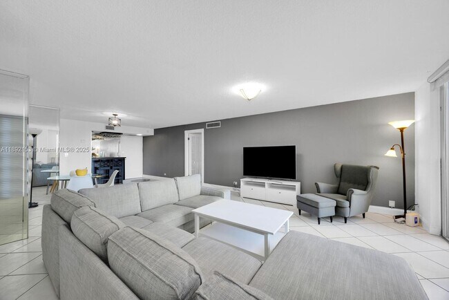 Building Photo - 6039 Collins Ave