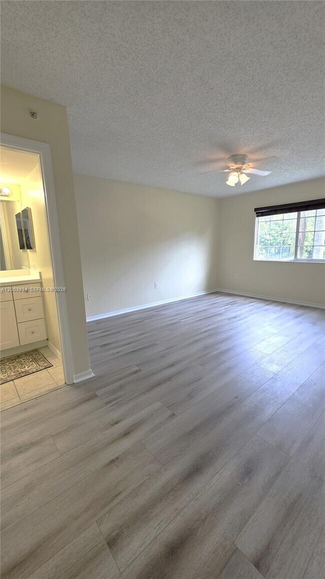 Building Photo - 5051 Wiles Rd