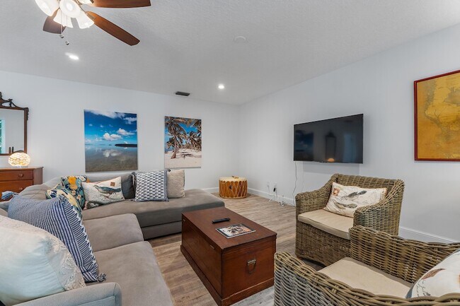 Building Photo - 3463 Canal Ct