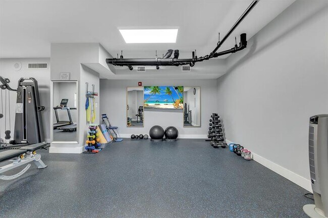 Building Photo - 750 N Ocean Blvd