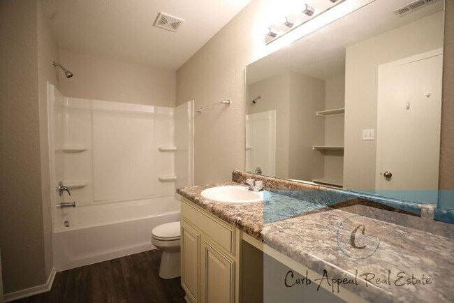 Building Photo - Beautiful 3 bed / 2 bath home with fenced back yard - Nettleton!!