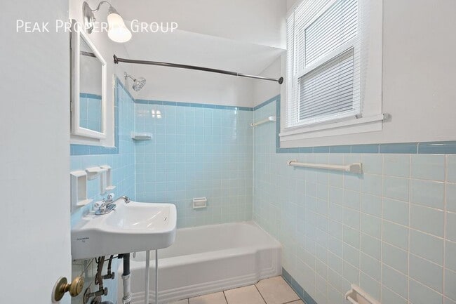 Building Photo - 2549 University Ct