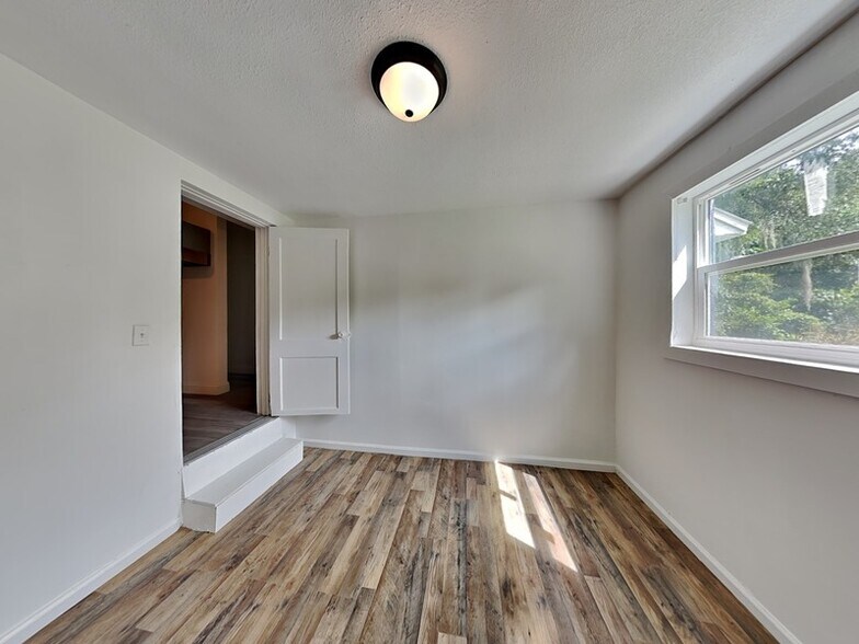 Building Photo - 7345 Linda Dr