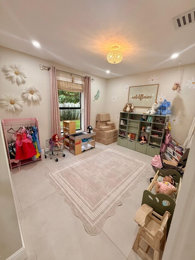 Building Photo - 14191 Snowberry Dr