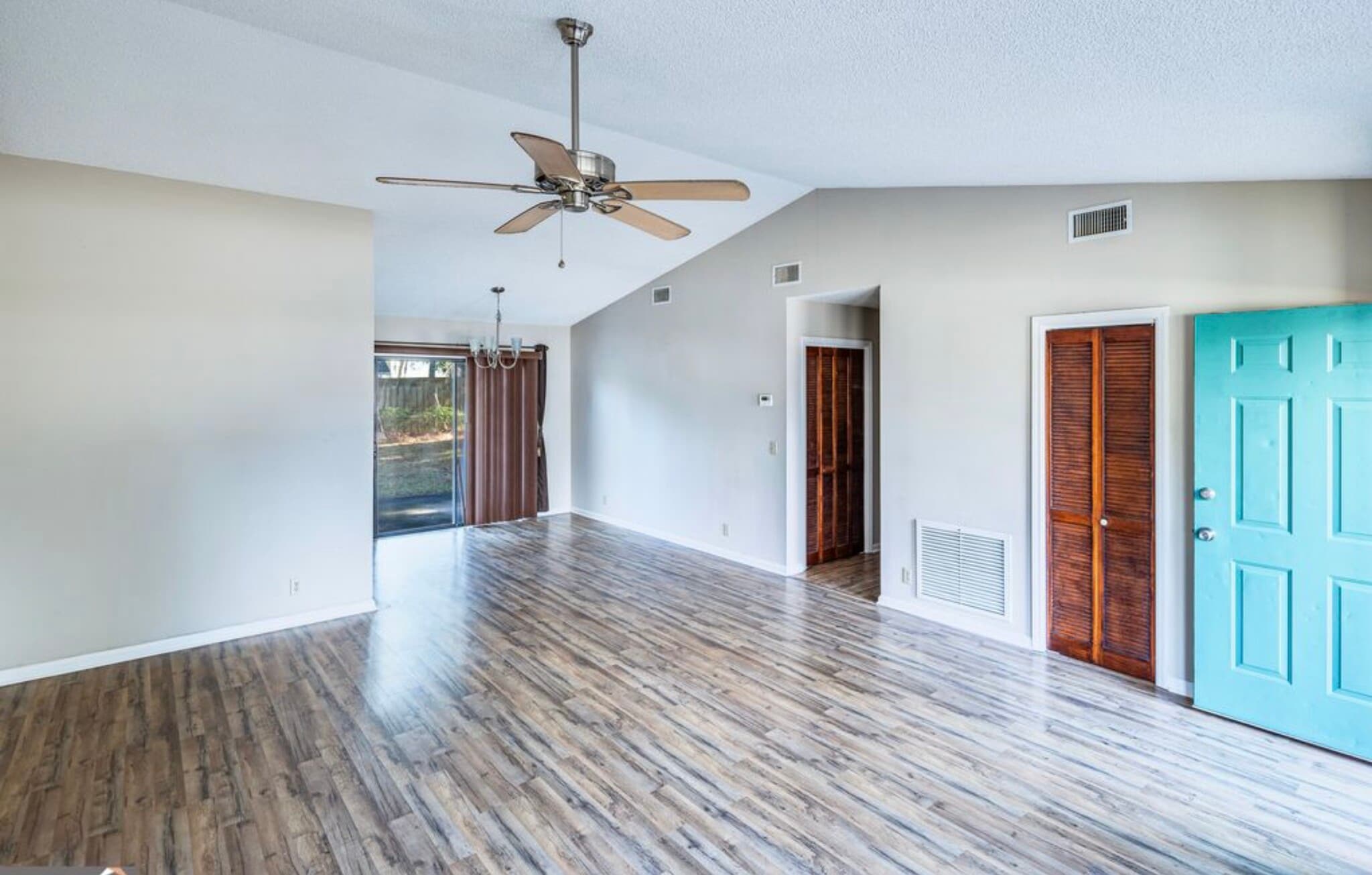 Building Photo - 105 Pinedale Dr