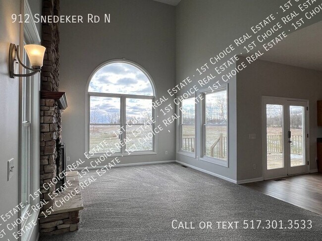 Building Photo - 912 Snedeker Rd N