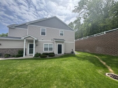 Building Photo - Spacious 3-Bedroom End unit Townhouse with 3 Full Baths in Maple Grove's Prime Location