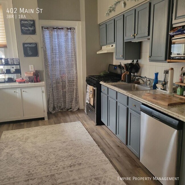 Building Photo - 3 Bedroom / 1 bathroom Home in Hellertown!!