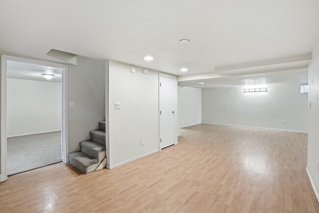 Building Photo - 611 S Ferrall St