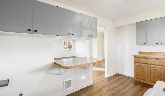 Building Photo - Updated Duplex