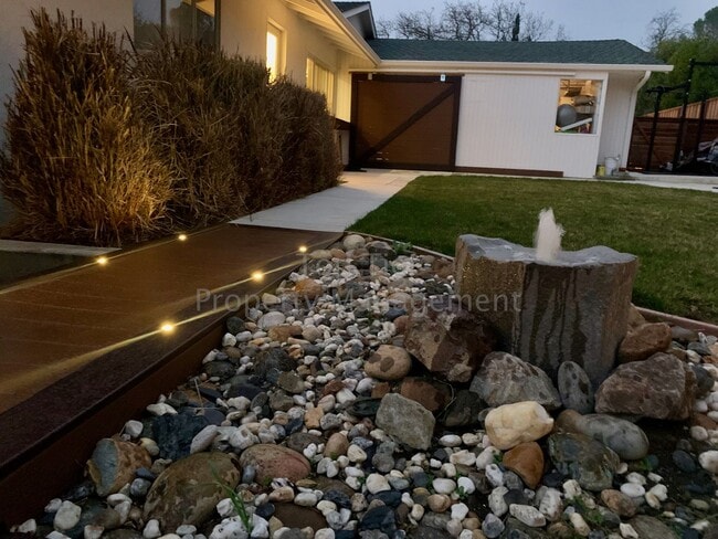 Building Photo - Beautiful, Private, Bright, Remodeled 3 Bd...