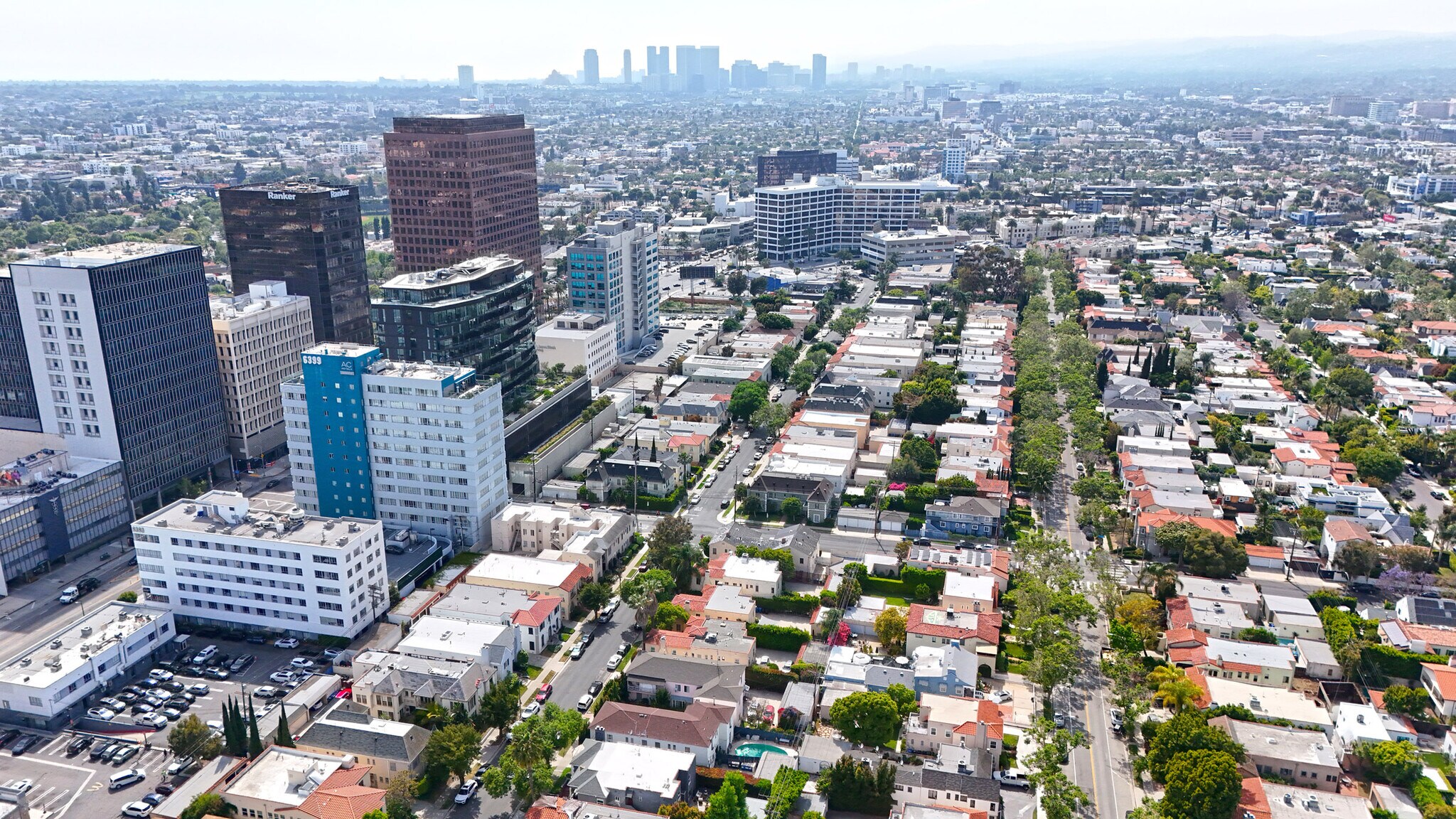 Building Photo - 657 S La Jolla Ave