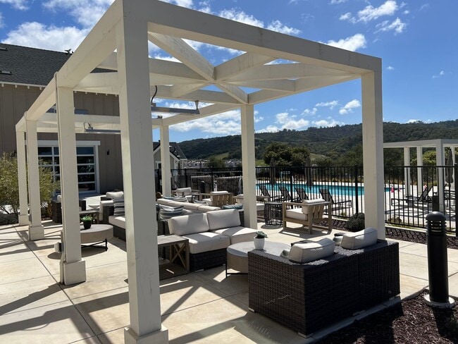 Building Photo - AMAZING 3+ bed, 2.5-bath Executive Home in Rice Ranch Community!