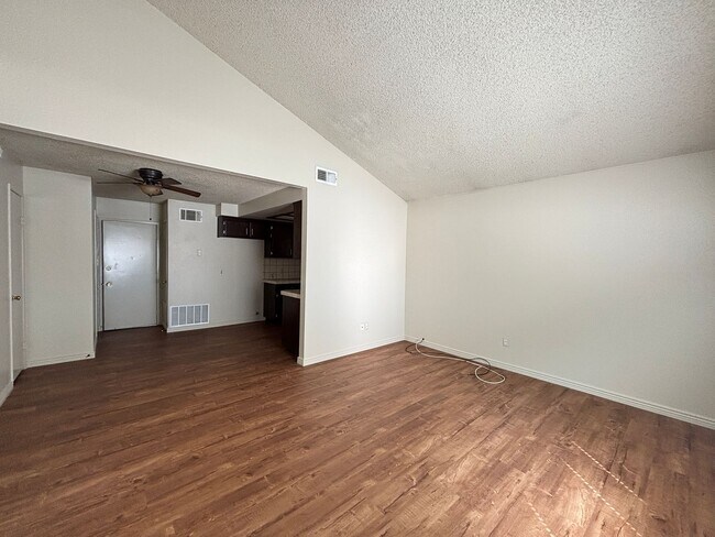 Building Photo - 43301 20th St W